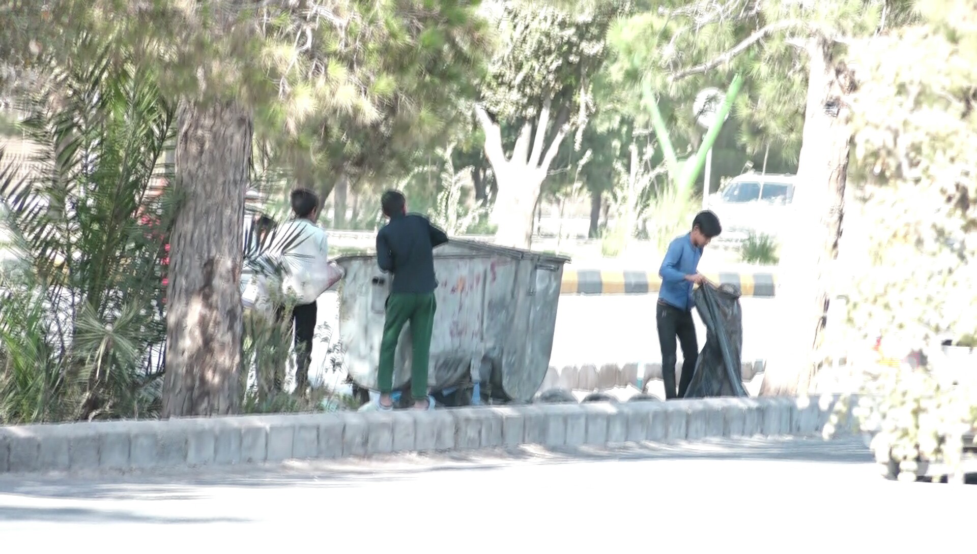 زباله گردی شغلی پردرآمد اما خطرناک در کرمان