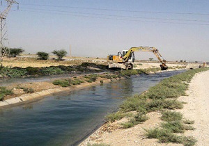 لایروبی کانال‌های خروجی آب و پاکسازی سیل بند‌ها در ایذه 