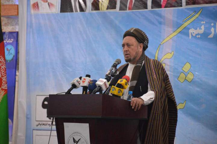 محمد محقق: برخی افراد علاقه ای به پایان جنگ چهل ساله در افغانستان ندارند
