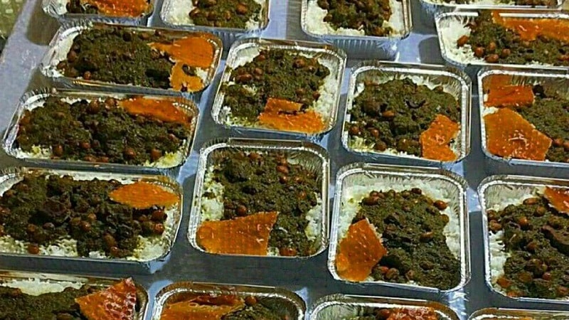 تهیه غذای نذری برای عزاداران حسینی در کاشان + فیلم