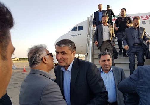 وزیر راه و شهرسازی در راس هیاتی وارد فرودگاه آبادان شد