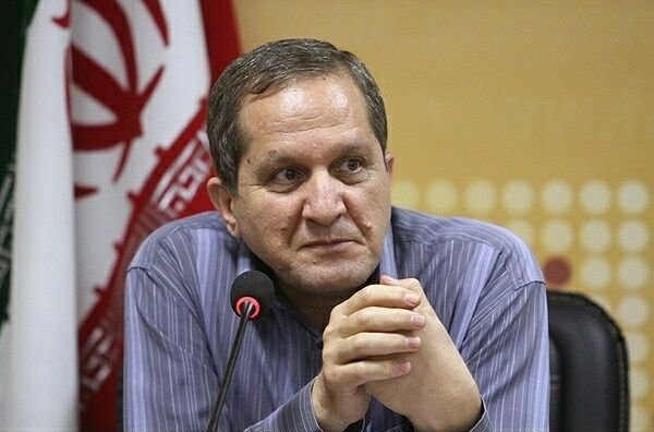 تند و جنجالی نوشتن لزوماً خوب نیست/ طنزپرداز فقط به فکر خنداندن دیگران نیست/ طنز امروز از کلیشه&zwnj;ها دور شده است