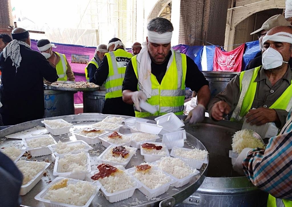 طبخ بیش از ۲۱۰ هزار پرس غذا توسط موکب حضرت رقیه