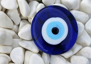 شوری چشم واقعیت یا خرافه؟ / بزنم به تخته !