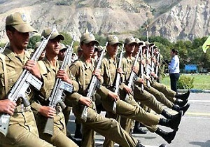 دانش آموزان تا چه سنی می&zwnj;توانند در مدرسه درس بخوانند؟