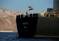 آرامش کشتی‌های داخلی و خارجی با اقتدار دریایی ایران + فیلم