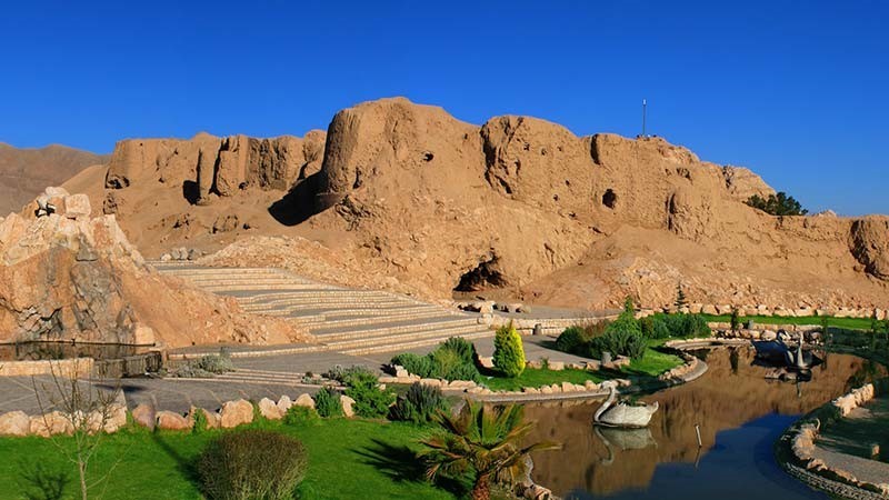 باغی مرموز در کرمان که میوه درختانش سنگ است + تصاویر