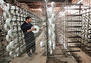 پیگیر مسائل تسهیلات برای وارد کردن ماشین آلات نساجی هستیم