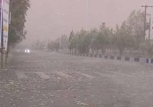 گرد و غبار در راه آذربایجان غربی/از تردد در مکان&zwnj;های پرخطر پرهیز شود