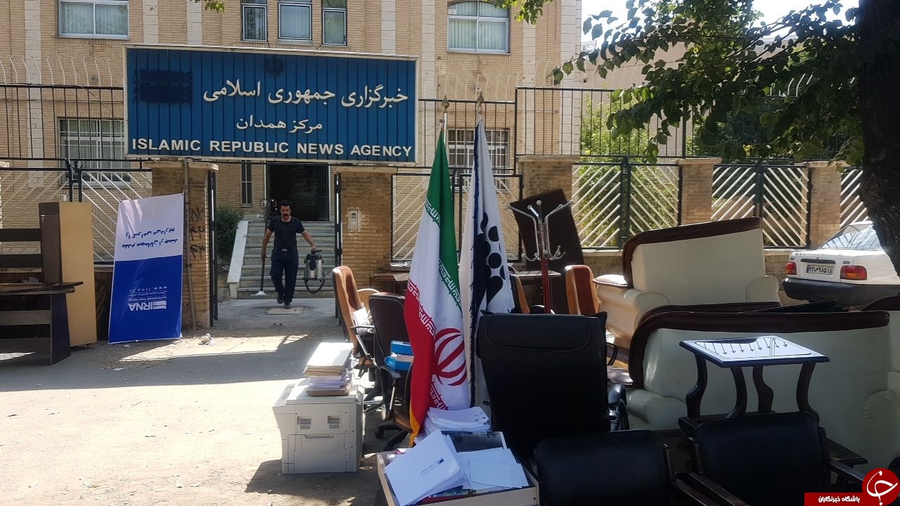 وسایل خبرگزاری ایرنا مرکز همدان در کنار خیابان + عکس
