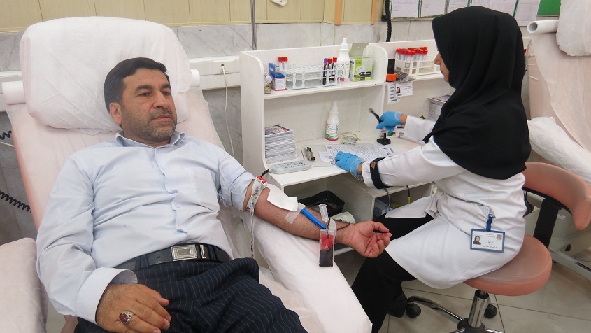 نداشتن لباس کارمندان در بانک خون را تکذیب می&zwnj;کنم / اعتبارات مرکز انتقال خون تنها کفاف پرداخت حقوق پرسنل را دارد