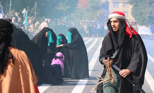 مراسم رژه هفته دفاع مقدس در همدان حسینی شد+ عکس