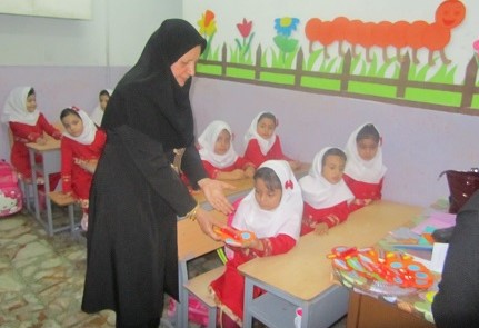 ۱۰۰ هزار دفترچه رایگان در بین دانش آموزان ایلامی توزیع میشود ۱۰۰ هزار دفترچه رایگان در بین دانش آموزان ایلامی توزیع میشود