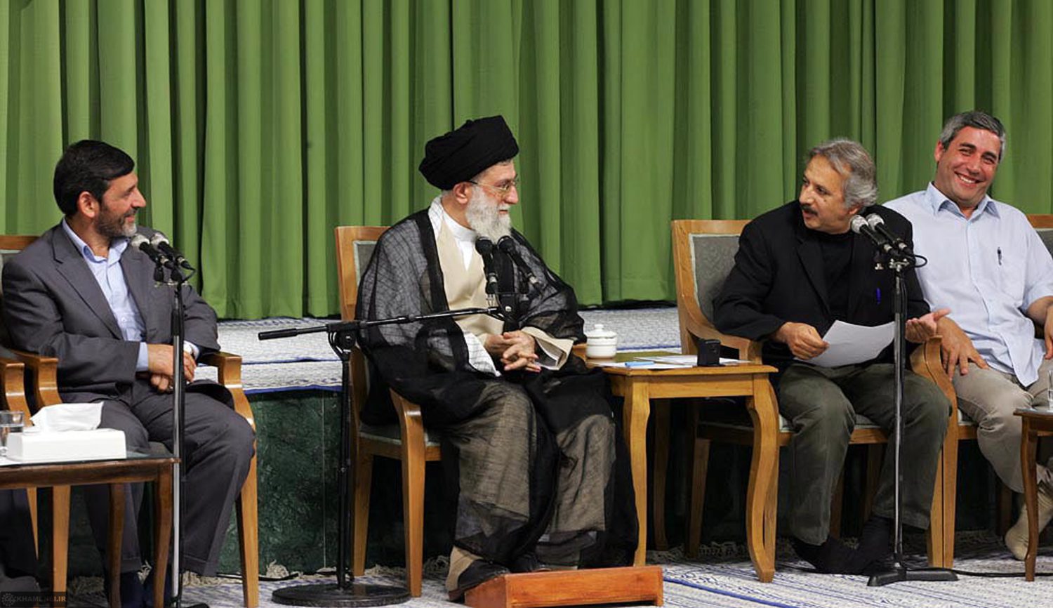 کارگردانی که با فیلم هایش، مسئولان را نیشگون می&zwnj;گیرد/فرصت طلایی برای ستاره شدن بازیگران با فیلم&zwnj;های حاتمی کیا