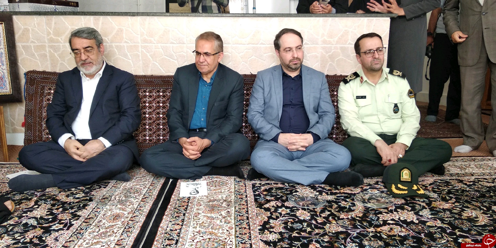 دیدار وزير کشور با خانواده شهيد شهرياری