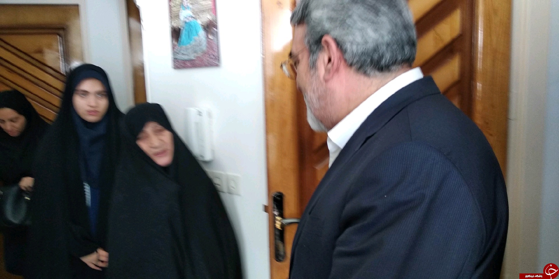 دیدار وزير کشور با خانواده شهيد شهرياری