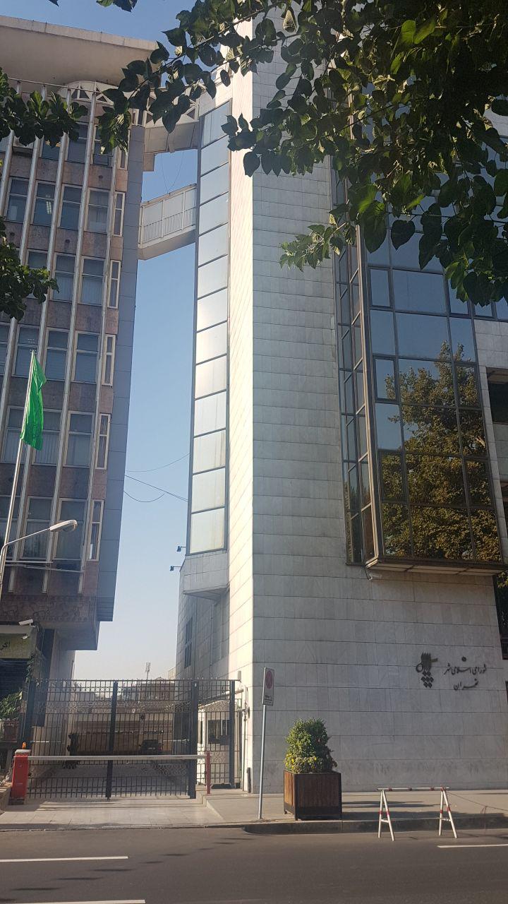 کاظمی / دهن کجی ساختمانهای دولتی به قانون ممنوعیت ساخت پل میان دو ساختمان