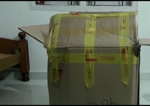 بسته پستی مرگباری که مرد هندی را شوکه کرد! + فیلم//