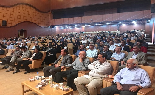 همایش روز خانواده و تکریم بازنشستگان در خرم آباد برگزار شد