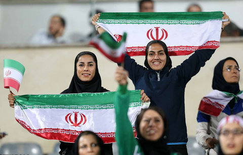 حضور زنان در ورزشگاه، سرپوشی بر مطالبات آنها