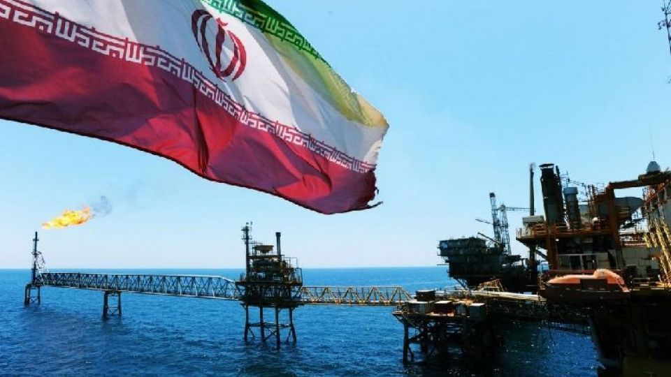 مسدود شدن تنگه هرمز؛ پاسخ تحریم&zwnj;های نفتی آمریکا علیه ایران/ دو برابر شدن قیمت نفت در پیِ بسته شدن این تنگه + تصاویر