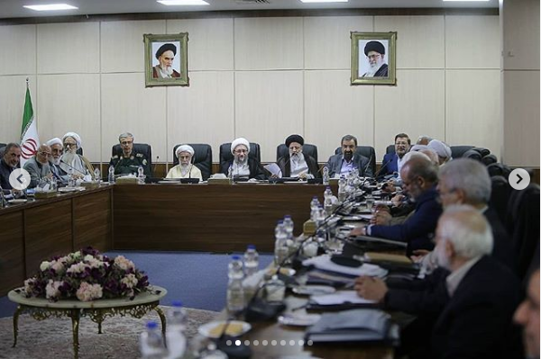 تنها راه موفقیت ملت و دولت، ایجاد عقلانیت جمعی در نخبگان و دولتمردان کشور است تنها راه موفقیت ملت و دولت، ایجاد عقلانیت جمعی در نخبگان و دولتمردان کشور است