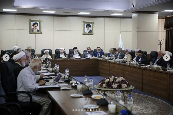 تنها راه موفقیت ملت و دولت، ایجاد عقلانیت جمعی در نخبگان و دولتمردان کشور است تنها راه موفقیت ملت و دولت، ایجاد عقلانیت جمعی در نخبگان و دولتمردان کشور است