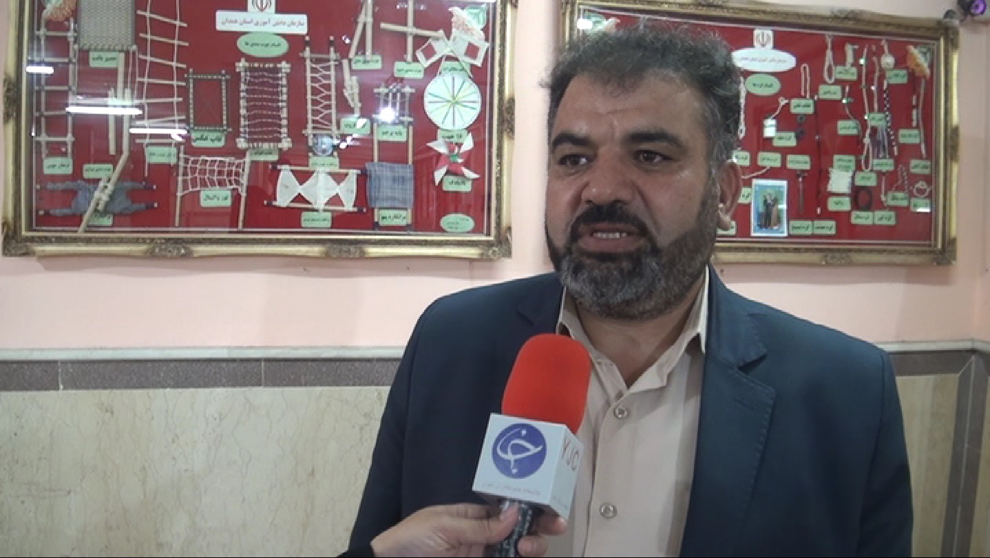 همایش تجلیل از برگزیدگان فرهنگ و هنر در همدان