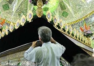 ضریح مطهر بانوی کرامت(س)سیاهپوش شد