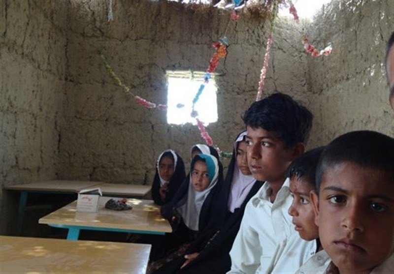 استاندارد سازی ۲۱ کلاس درس خشتی و گلی سیب و سوران کلید خورد