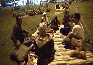 شب نشینی خانوادده&zwnj;های گلستانی با سفره&zwnj;های ساده و صمیمی + فیلم