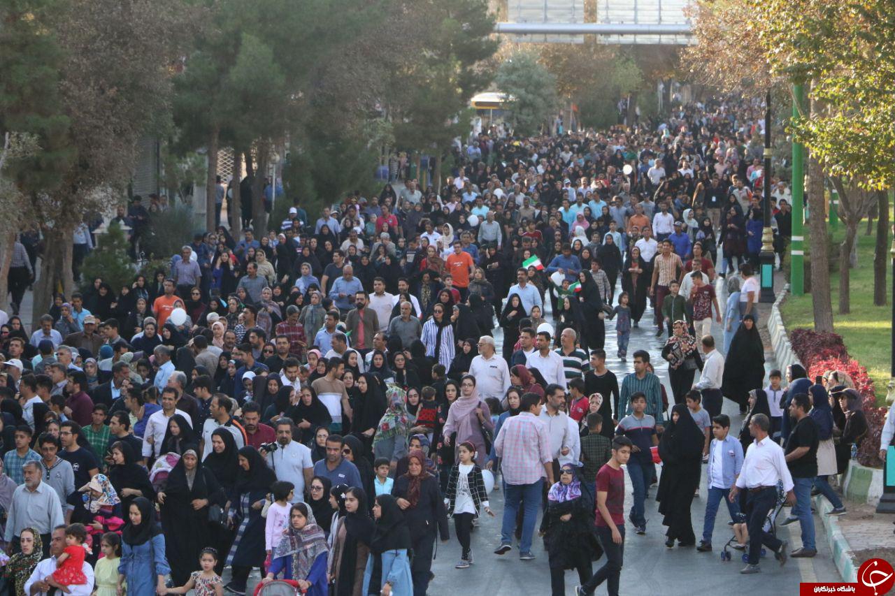 همایش بزرگ پیاده روی خانوادگی در رفسنجان + تصاویر