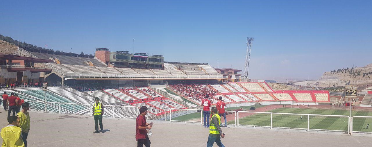 نمایی از ورزشگاه یادگار امام تبریز پیش از دیدار تراکتور و پرسپولیس