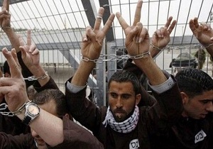 تجمع فلسطینیان در حمایت از اعتصاب غذای اسرای فلسطینی