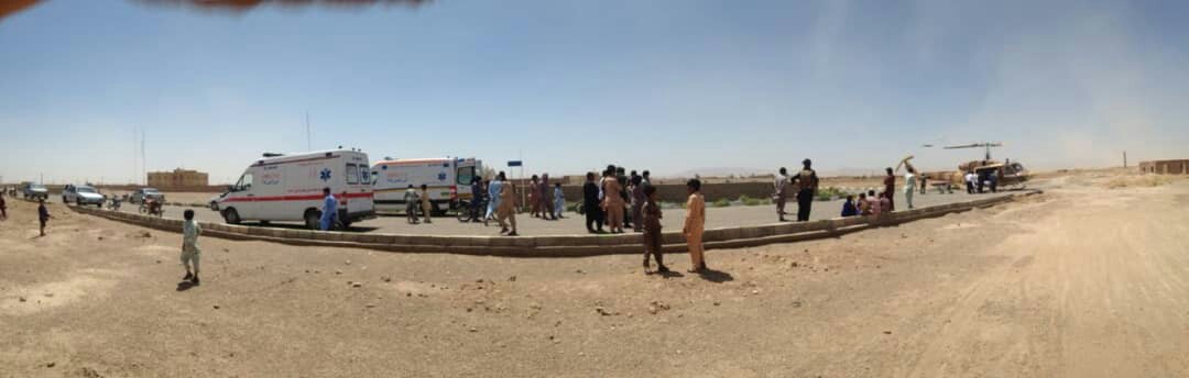 ۳ مجروح در حادثه رانندگی محور زاهدان / انتقال مصدومین با بالگردهوایی+عکس
