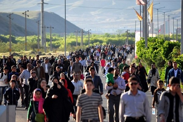 همایش بزرگ پیاده روی خانوادگی در شهر مهر ملکشاهی برگزار شد