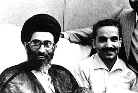 شهید رجایی در نماز جمعه به امامت آیت‌الله خامنه‌ای‌ +فیلم