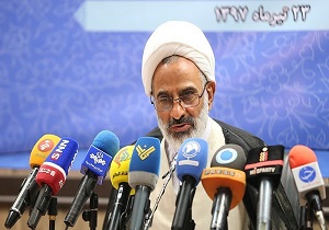 آقای رئیسی در جهت مبارزه با فساد محکم ایستاده است