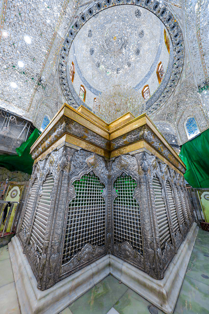 تصاویر نورانی از آینه کاری گنبد داخلی حرم مطهر امام حسین(ع)