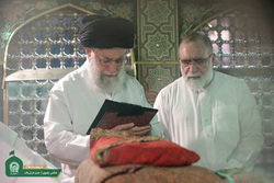 برافراشتن پرچم عزای حسینی در مسقط + فیلم