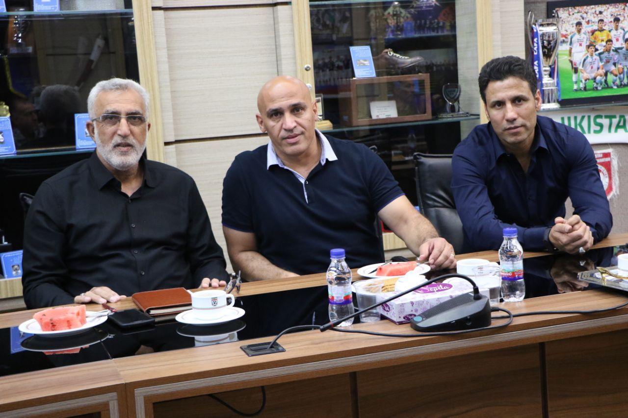 نشست &laquo;ویلموتس&raquo; با سرمربیان تیم&zwnj;های لیگ برتر فوتبال/ سرمربی تیم ملی از مجموعه &laquo;پک&raquo; بازدید کرد + عکس