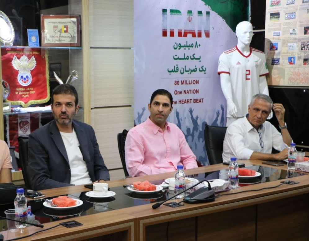 نشست &laquo;ویلموتس&raquo; با سرمربیان تیم&zwnj;های لیگ برتر فوتبال/ سرمربی تیم ملی از مجموعه &laquo;پک&raquo; بازدید کرد + عکس