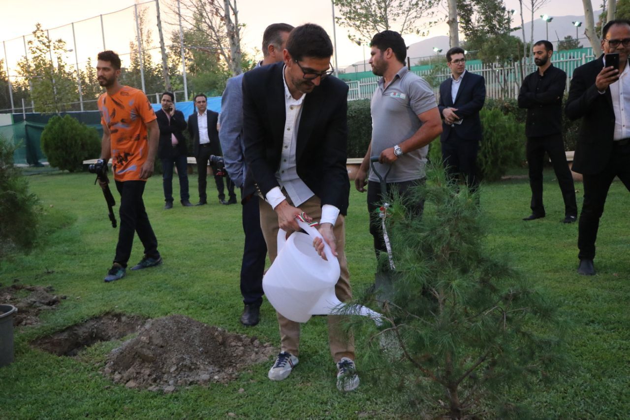 نشست &laquo;ویلموتس&raquo; با سرمربیان تیم&zwnj;های لیگ برتر فوتبال/ سرمربی تیم ملی از مجموعه &laquo;پک&raquo; بازدید کرد + تصاویر