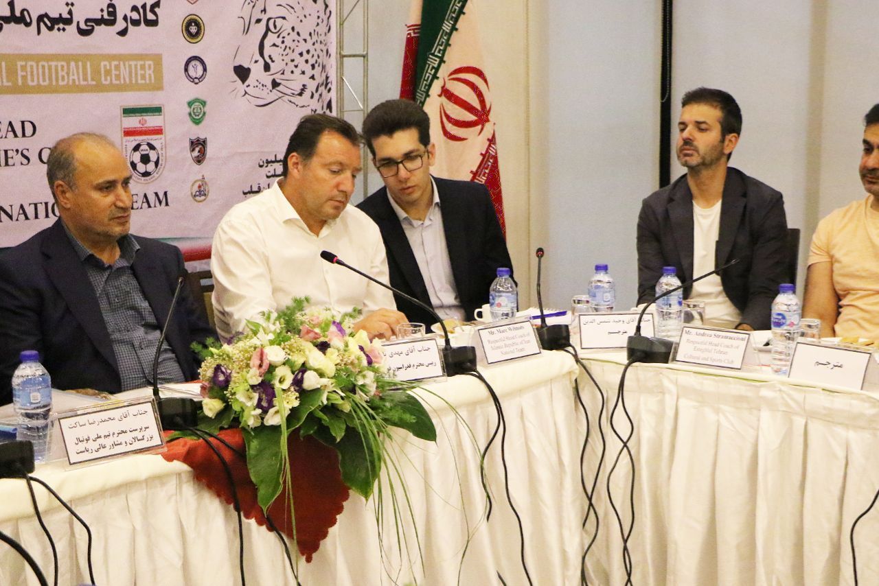 نشست &laquo;ویلموتس&raquo; با سرمربیان تیم&zwnj;های لیگ برتر فوتبال/ سرمربی تیم ملی از مجموعه &laquo;پک&raquo; بازدید کرد + تصاویر