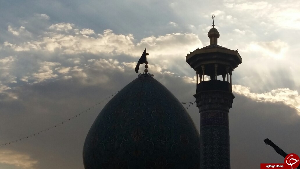 پرچم گنبد احمد بن موسی (ع) تعویض شد + تصاویر