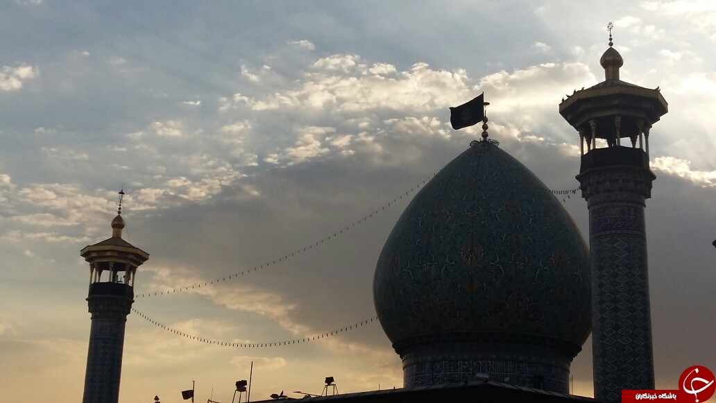 پرچم گنبد احمد بن موسی (ع) تعویض شد + تصاویر