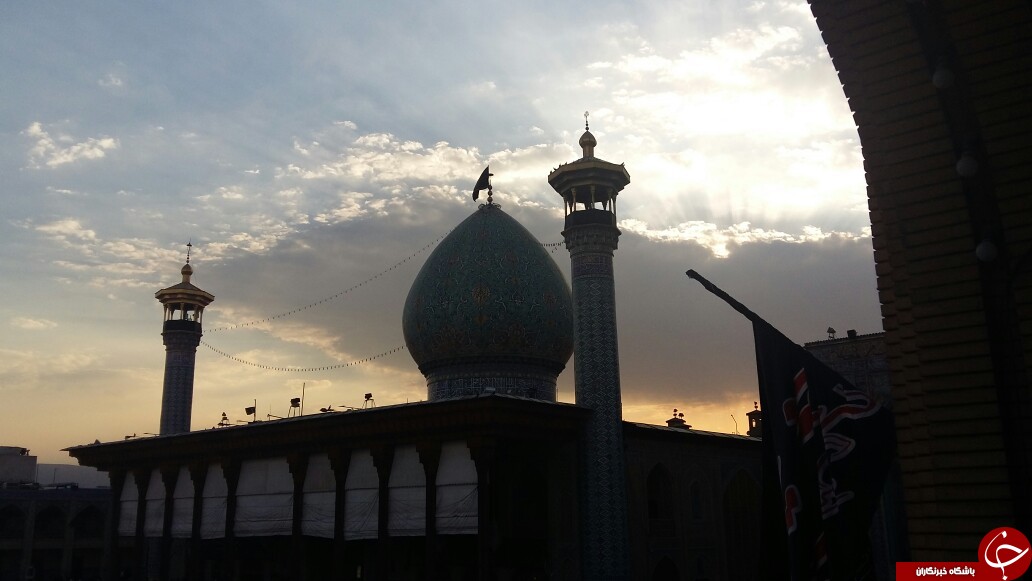 پرچم گنبد احمد بن موسی (ع) تعویض شد + تصاویر