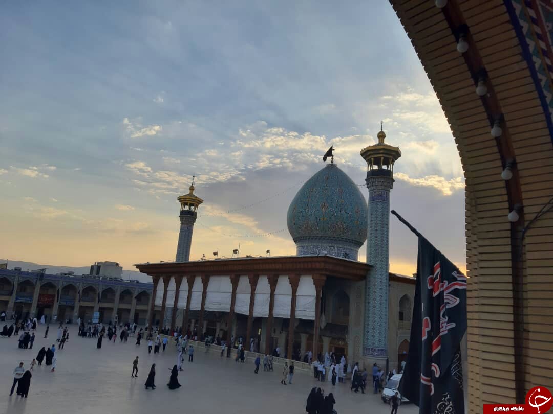 پرچم گنبد احمد بن موسی (ع) تعویض شد + تصاویر