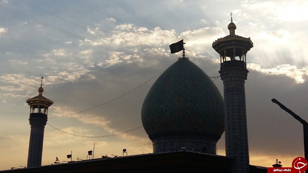 پرچم گنبد احمد بن موسی (ع) تعویض شد + تصاویر
