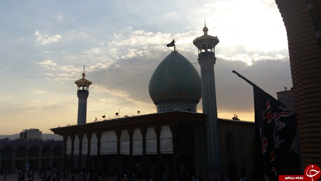پرچم گنبد احمد بن موسی (ع) تعویض شد